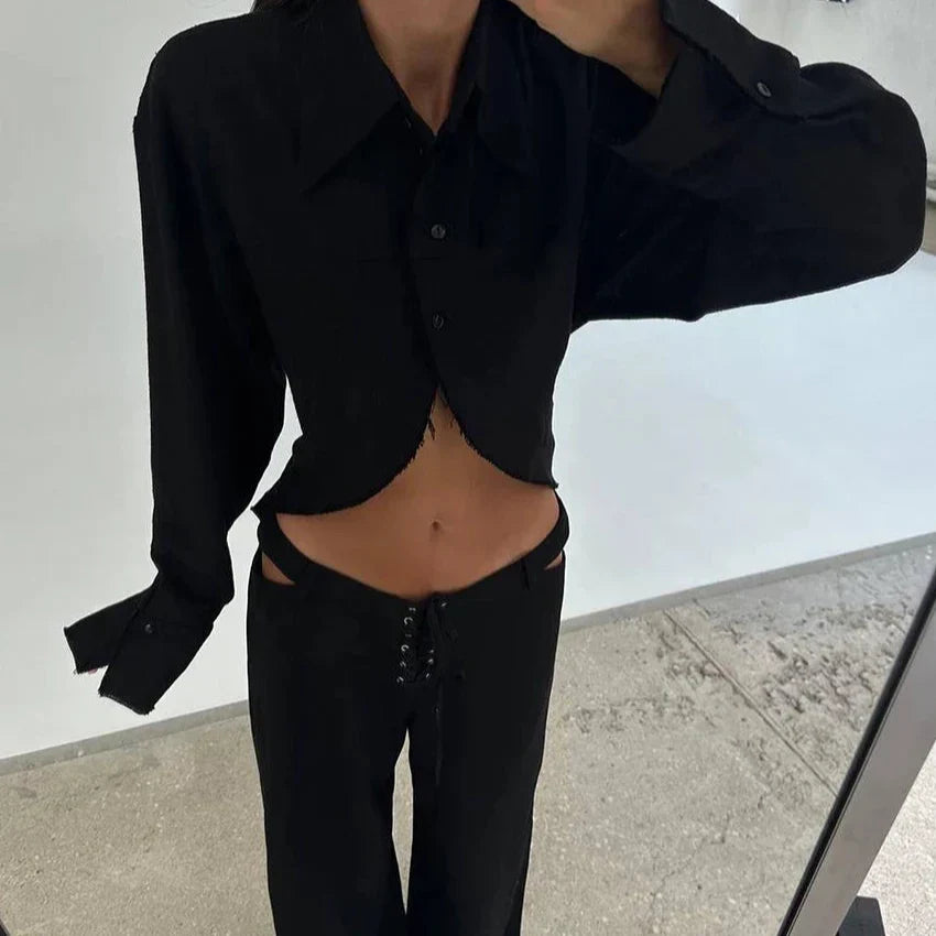 Ensemble de chemisier court pour femmes avec col rabattu, fermeture à boutons et pantalon à lacets