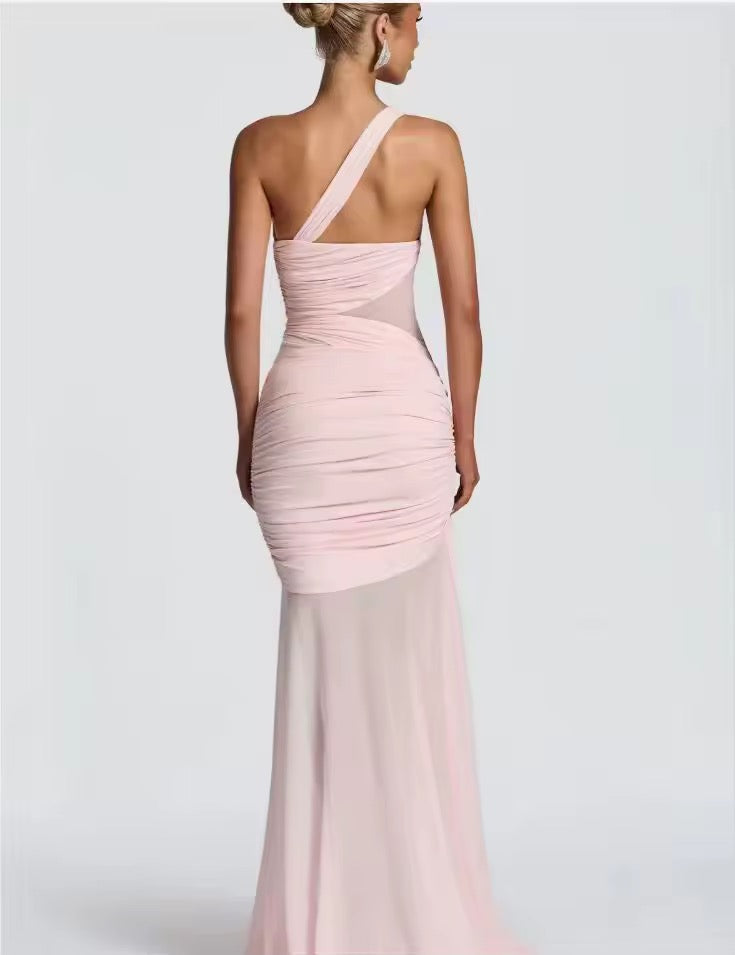 Robe maxi à épaule unique pour femmes avec surface froncée et inserts transparents avec ourlet évasé