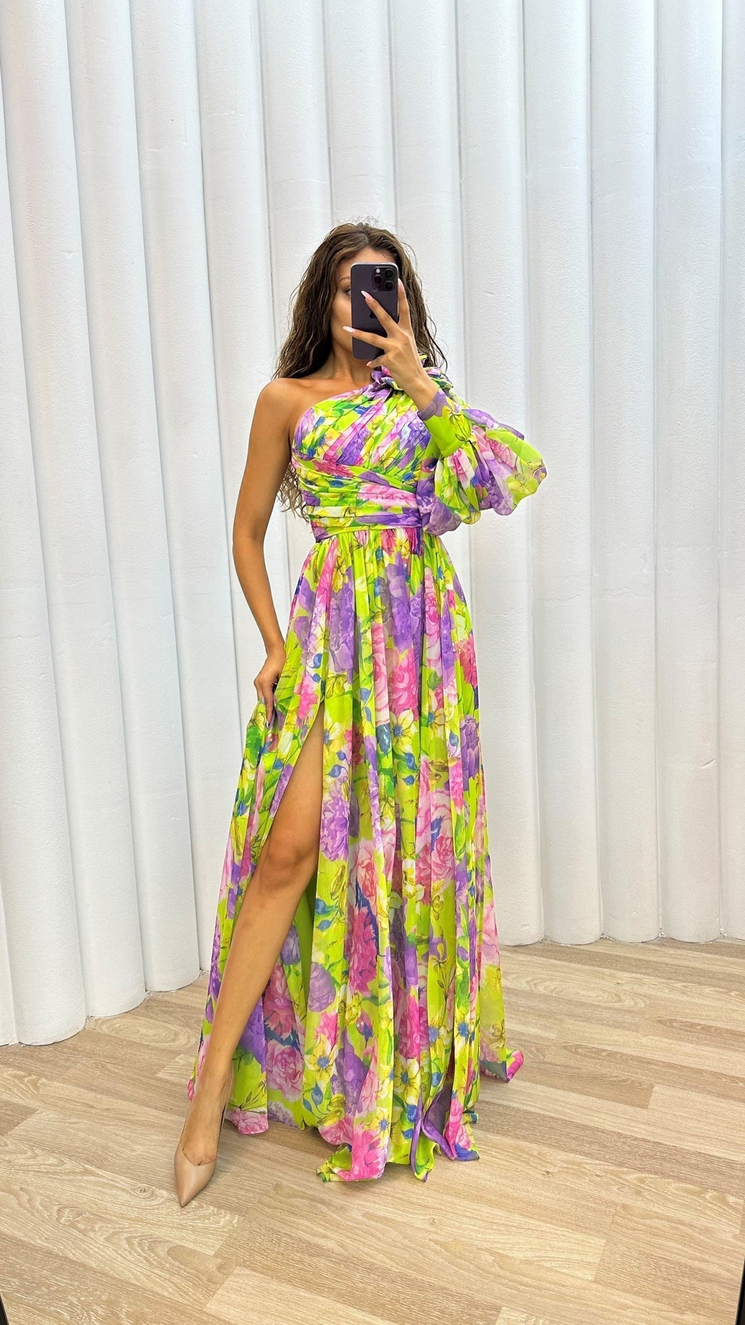 Robe maxi à épaule unique pour femme avec manches bouffantes et fente latérale à motif floral