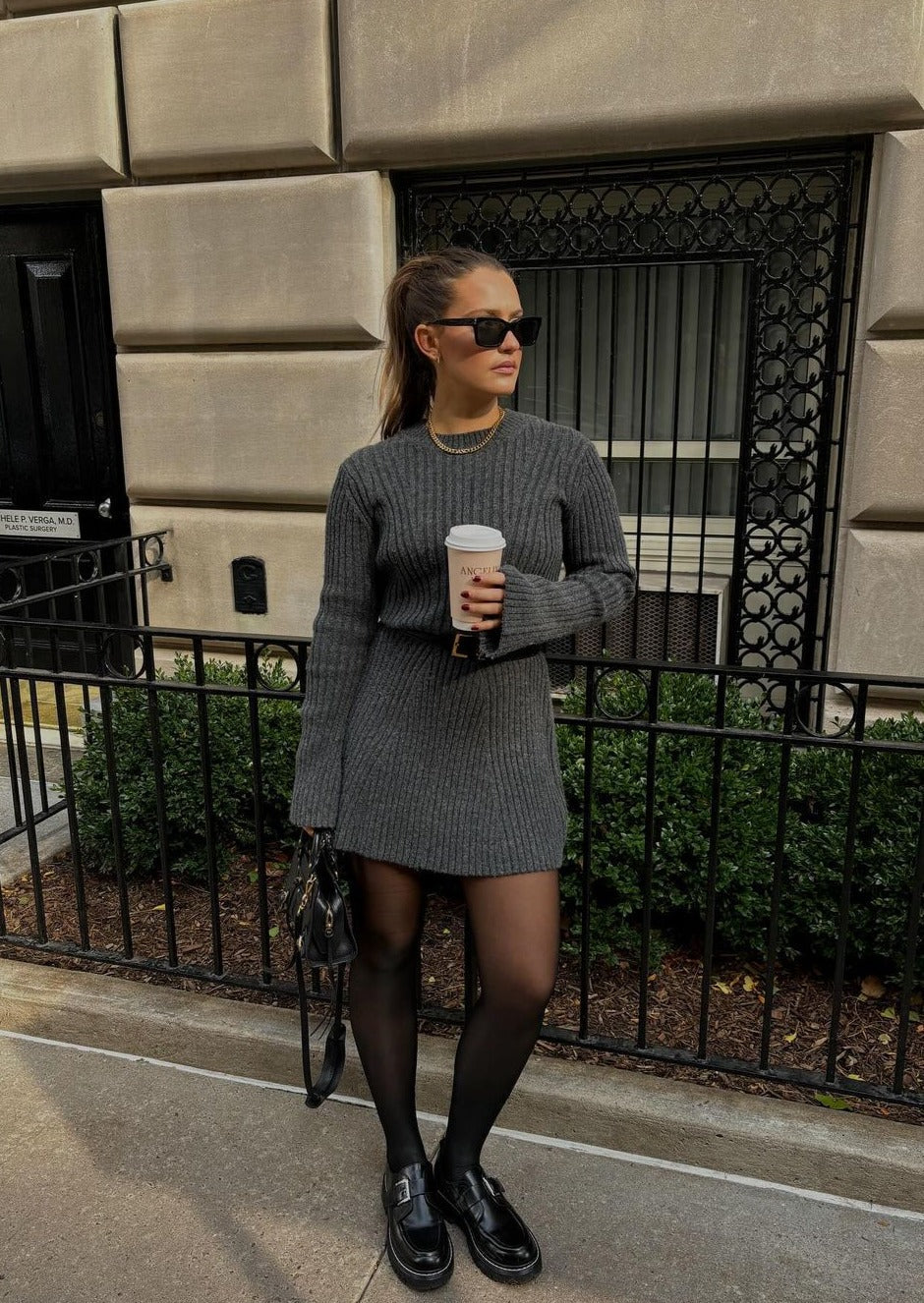 Robe en tricot côtelé pour femmes avec col rond et manches longues