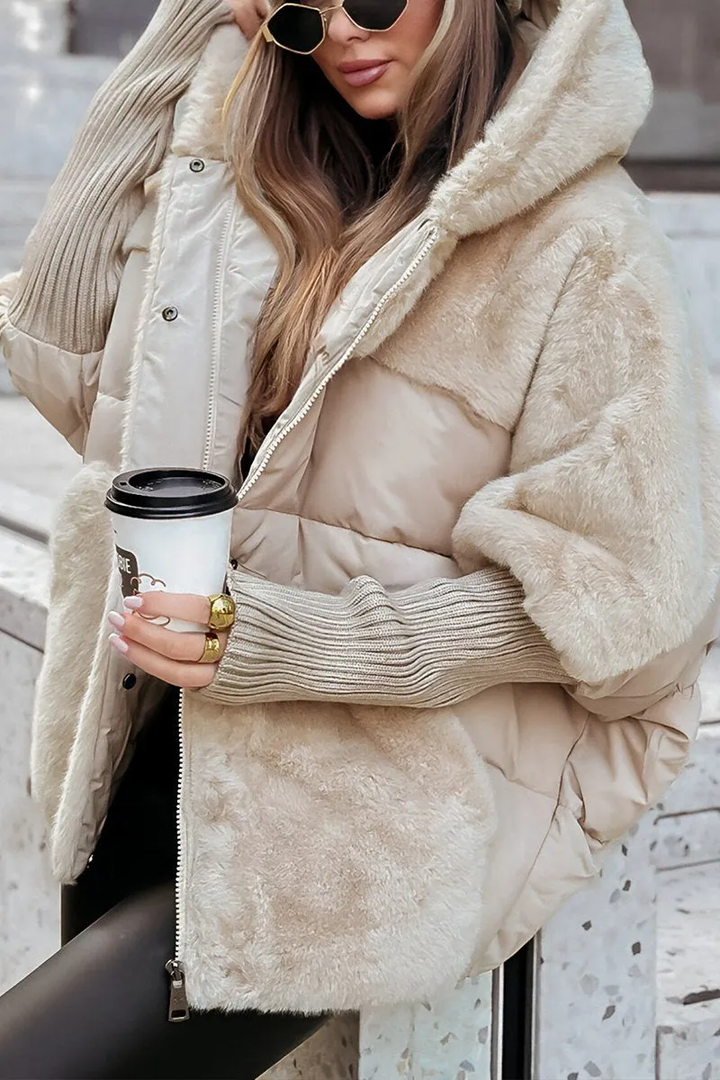 Veste d'hiver matelassée pour femmes avec capuche et inserts en peluche