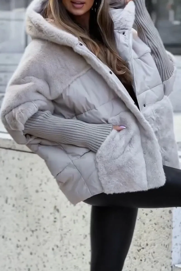 Veste d'hiver matelassée pour femmes avec capuche et inserts en peluche