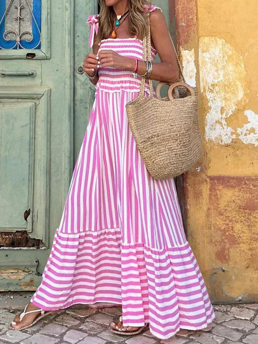 Robe maxi rayée pour femmes avec bretelles à nouer et haut froncé avec jupe à volants