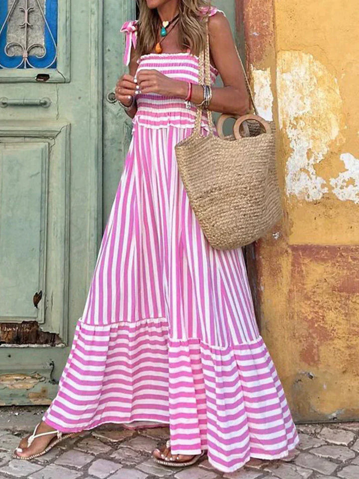 Robe maxi rayée pour femmes avec bretelles à nouer et haut froncé avec jupe à volants