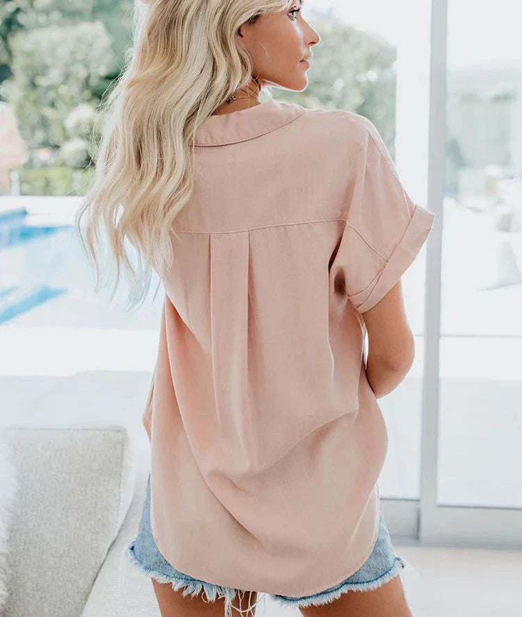 Chemise pour femmes avec boutonnière intégrale, poche poitrine appliquée et manches retroussées