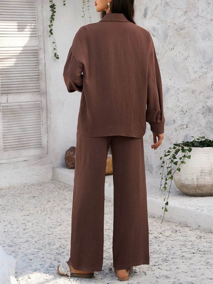 Ensemble chemisier et pantalon large pour femmes avec col de chemise et poche poitrine