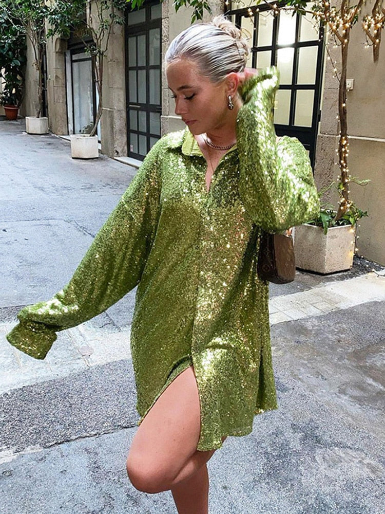 Blouse pour femmes avec ornements en sequins, col chemise, manches longues et fermeture à boutons