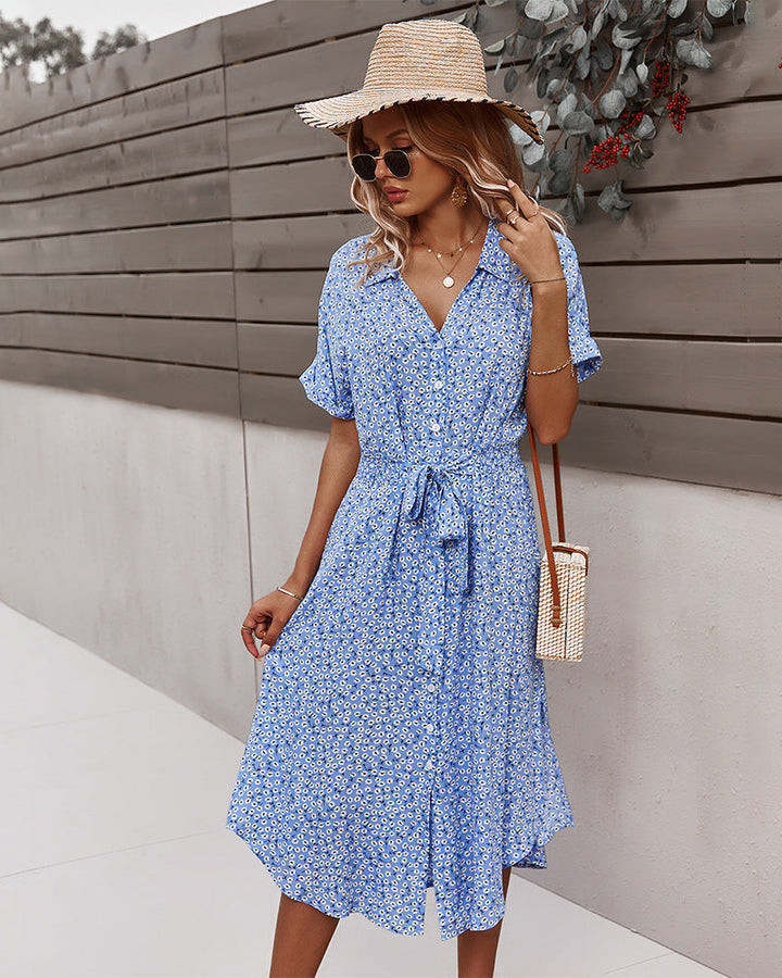 Robe chemise pour femmes avec patte de boutonnage, ceinture à nouer, manches courtes et motif floral en longueur midi