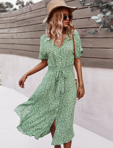 Robe chemise pour femmes avec patte de boutonnage, ceinture à nouer, manches courtes et motif floral en longueur midi