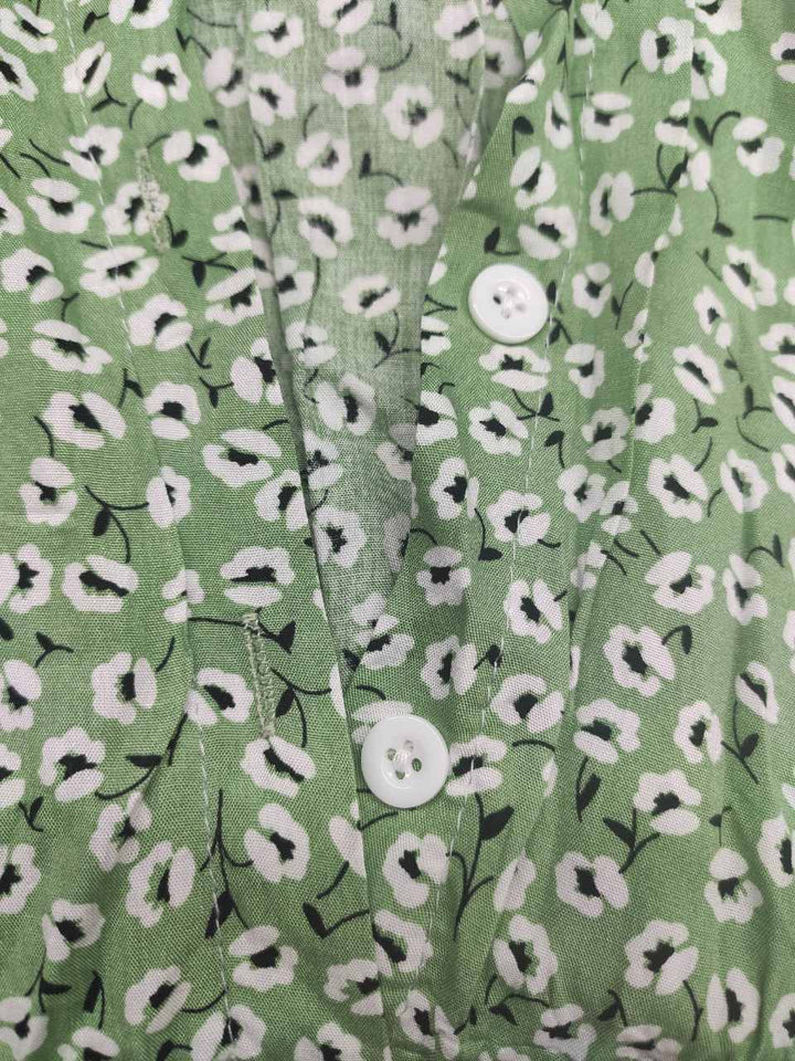 Robe chemise pour femmes avec patte de boutonnage, ceinture à nouer, manches courtes et motif floral en longueur midi