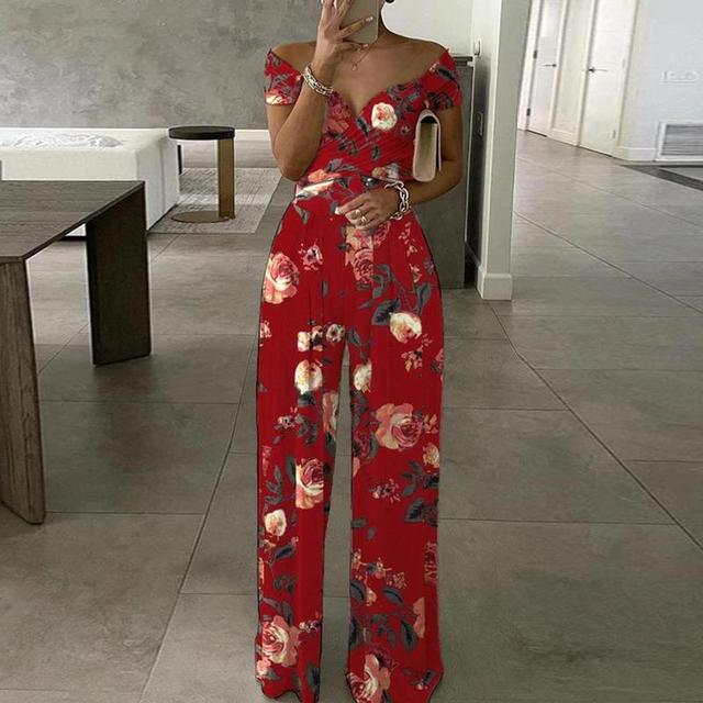 Combinaison femme avec décolleté off-shoulder et top croisé à jambes larges