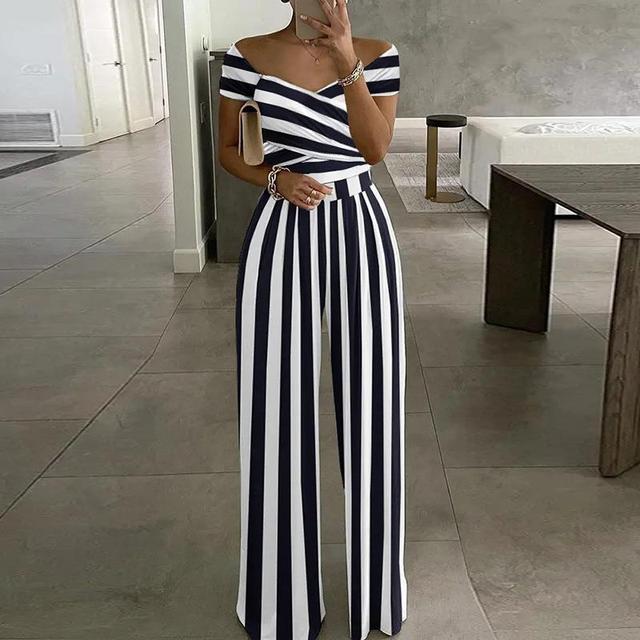 Combinaison femme avec décolleté off-shoulder et top croisé à jambes larges