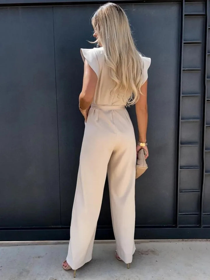 Combinaison pour femmes avec manches volantées et ceinture à nouer