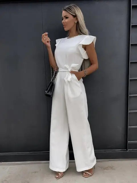Combinaison pour femmes avec manches volantées et ceinture à nouer