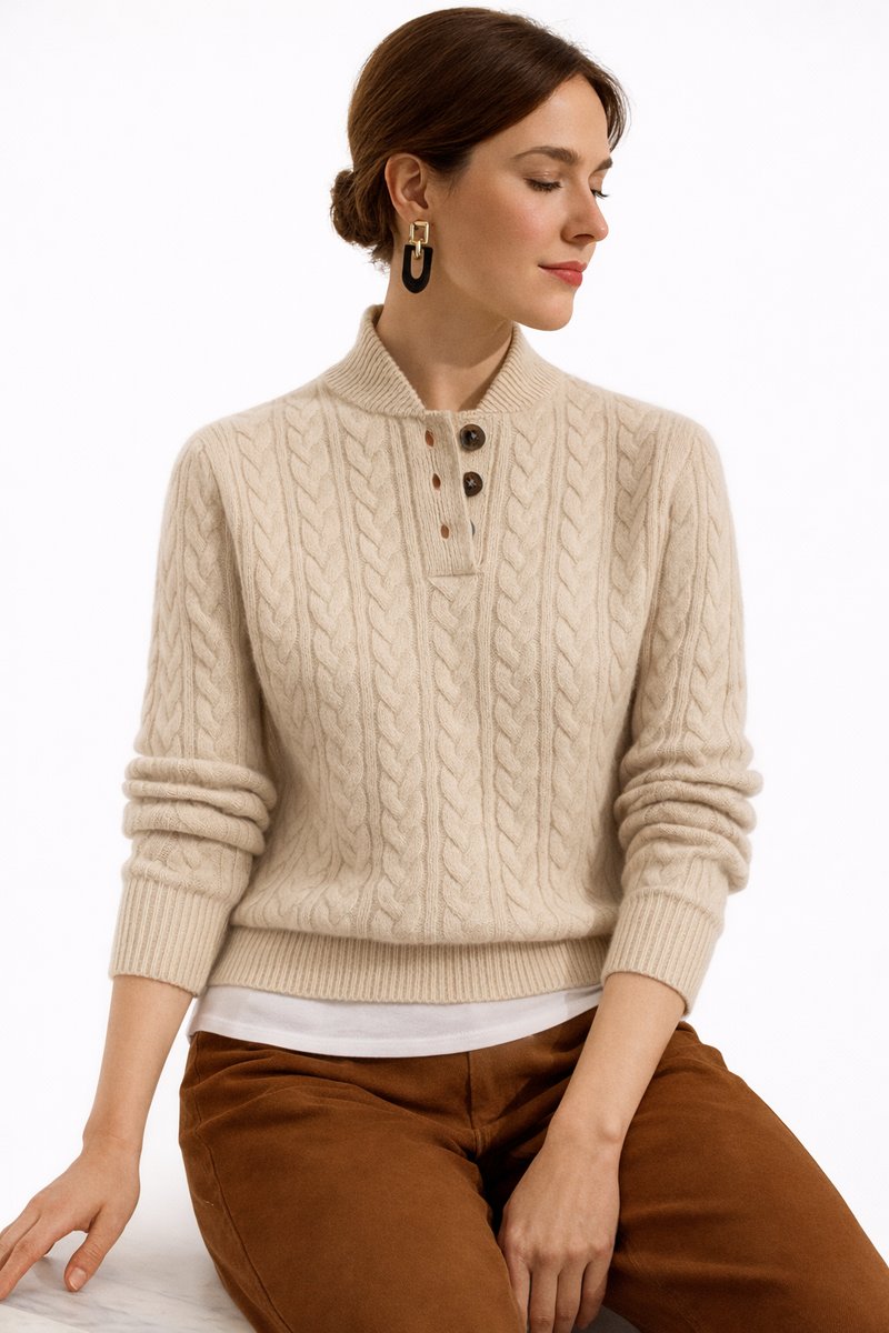 Elisabeth | Pull en mélange de laine avec col roulé en cable pour femmes avec patte de boutonnage