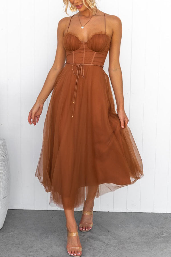 Robe midi femme avec décolleté en cœur et jupe en tulle