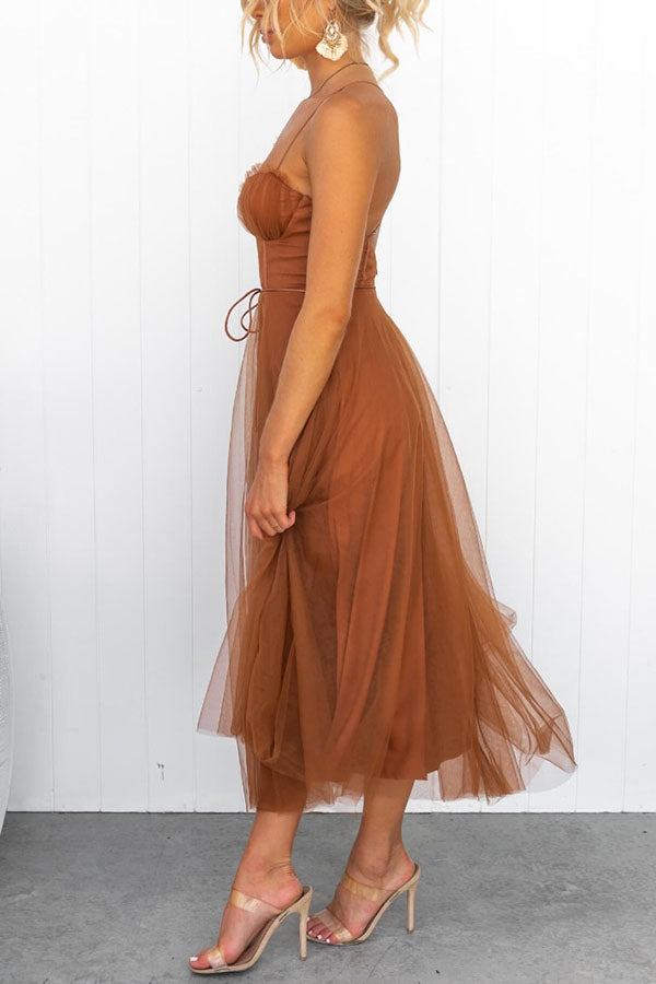Robe midi femme avec décolleté en cœur et jupe en tulle