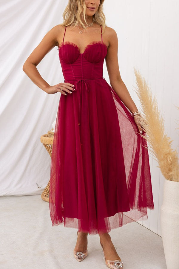Robe midi femme avec décolleté en cœur et jupe en tulle