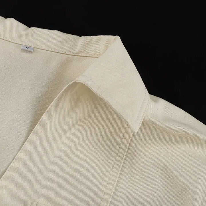 Ensemble de Shorts pour Femmes avec Col Rabattu, Manches Courtes et Poches Poitrine Surpiquées