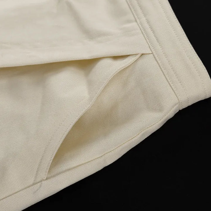 Ensemble de Shorts pour Femmes avec Col Rabattu, Manches Courtes et Poches Poitrine Surpiquées