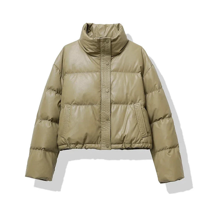 Veste courte matelassée pour femmes avec col montant, patte de boutonnage et poches latérales