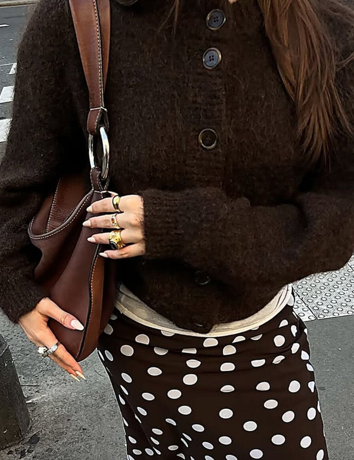 Veste en tricot courte pour femmes avec col rond, fermeture à boutons, épaules tombantes et poignets côtelés
