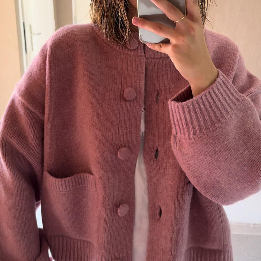Veste en tricot courte pour femmes avec col rond, fermeture à boutons, deux poches et bords côtelés