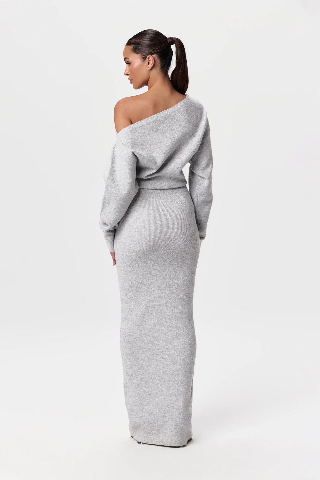 Robe maxi tricot à manches longues pour femmes avec décolleté asymétrique