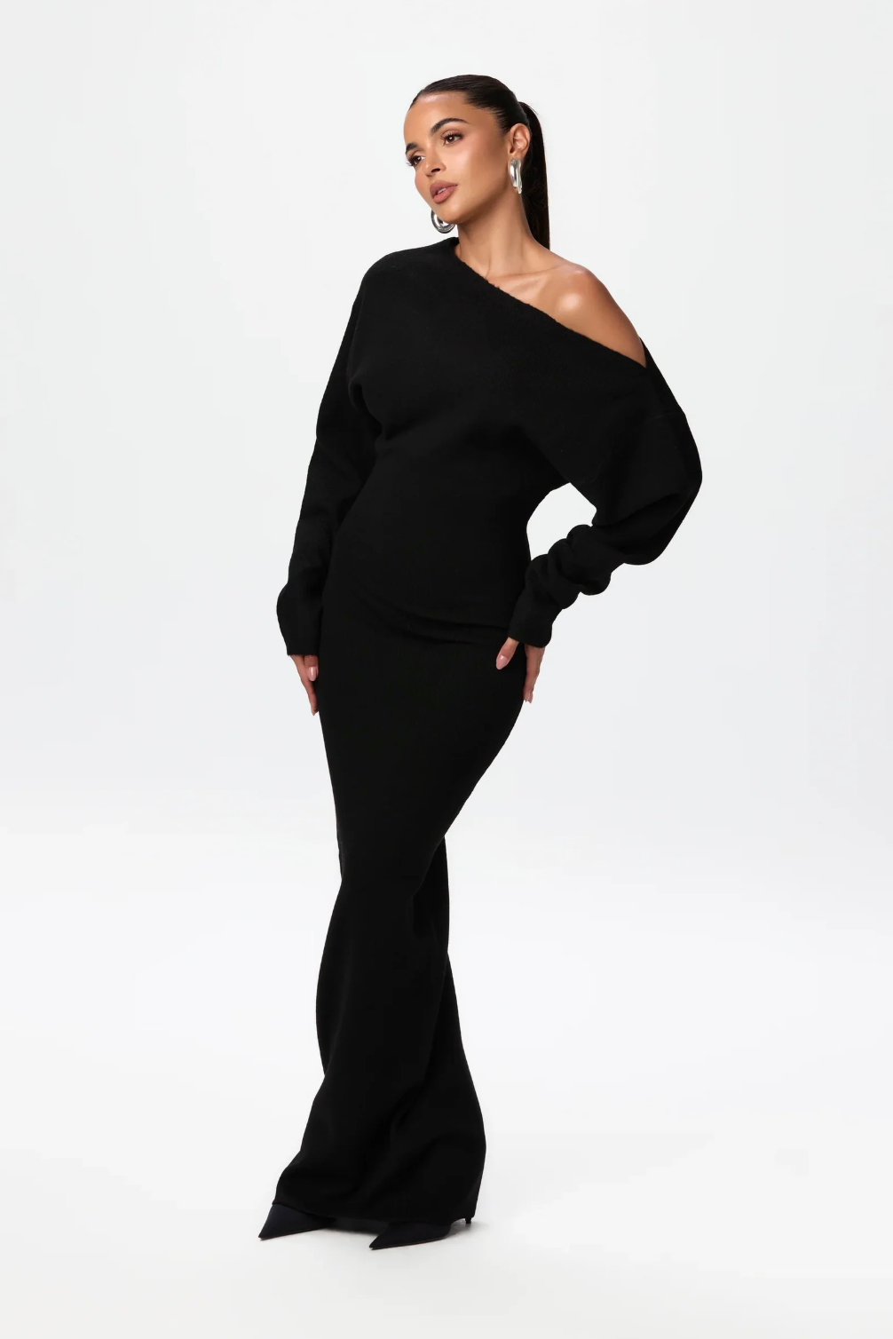 Robe maxi tricot à manches longues pour femmes avec décolleté asymétrique
