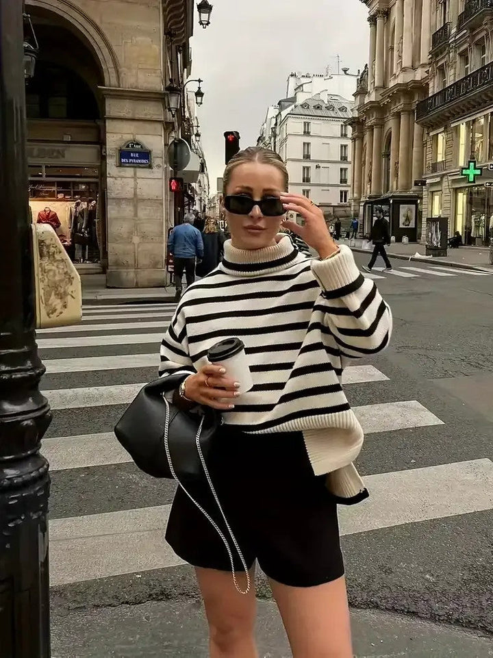 Pull en maille à col roulé pour femmes avec des rayures horizontales en noir et blanc