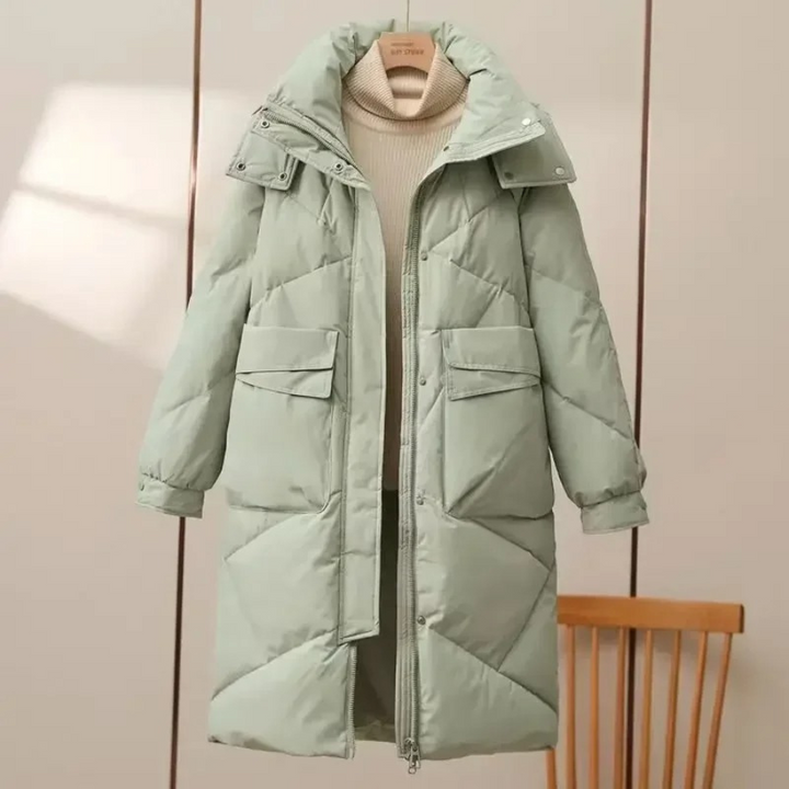 Veste longue matelassée pour femmes avec col montant, fermeture éclair cachée, poches à rabat et manches longues