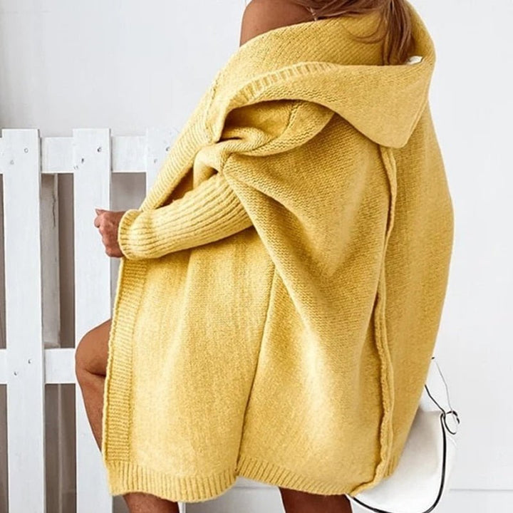 Veste en tricot longue pour femmes avec capuche, devant ouvert et poignets structurés