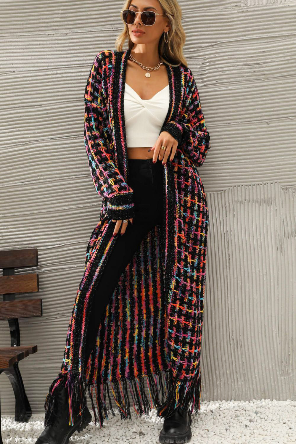 Gilet long pour femmes avec devant ouvert, finition à franges et motif multicolore