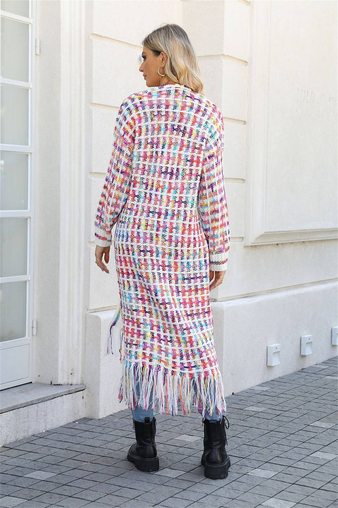 Gilet long pour femmes avec devant ouvert, finition à franges et motif multicolore