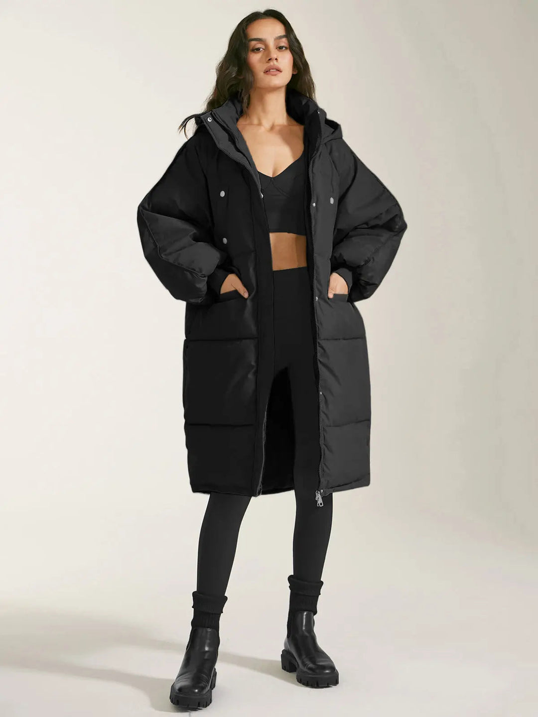 Manteau Long Matelassé pour Femmes avec Capuche, Fermeture Frontale et Poches Latérales