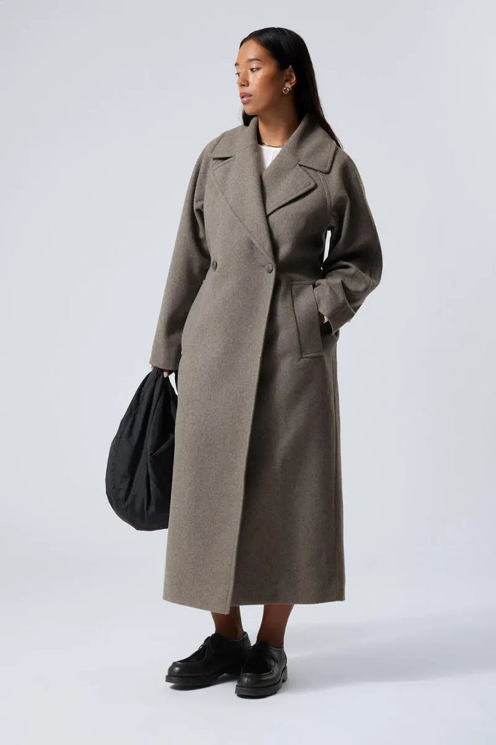 Manteau long pour femmes avec col à revers, fermeture à double boutonnage, manches longues et poches latérales