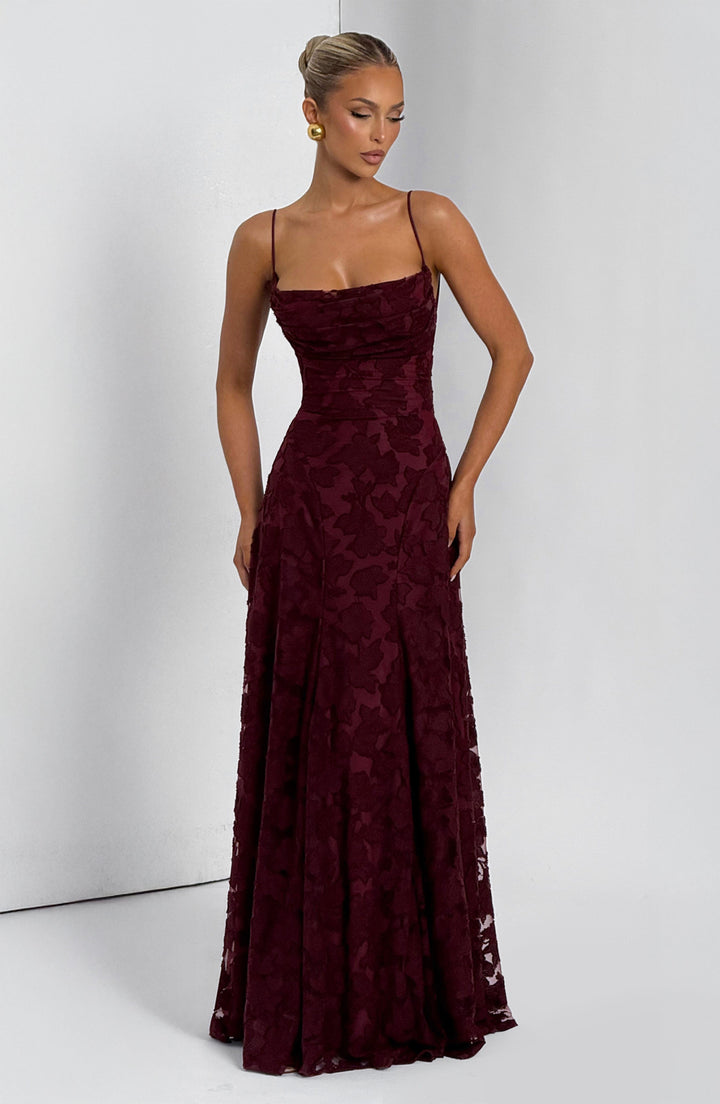 Robe maxi femme avec décolleté en cascade, bretelles spaghetti, motif floral et lacets au dos