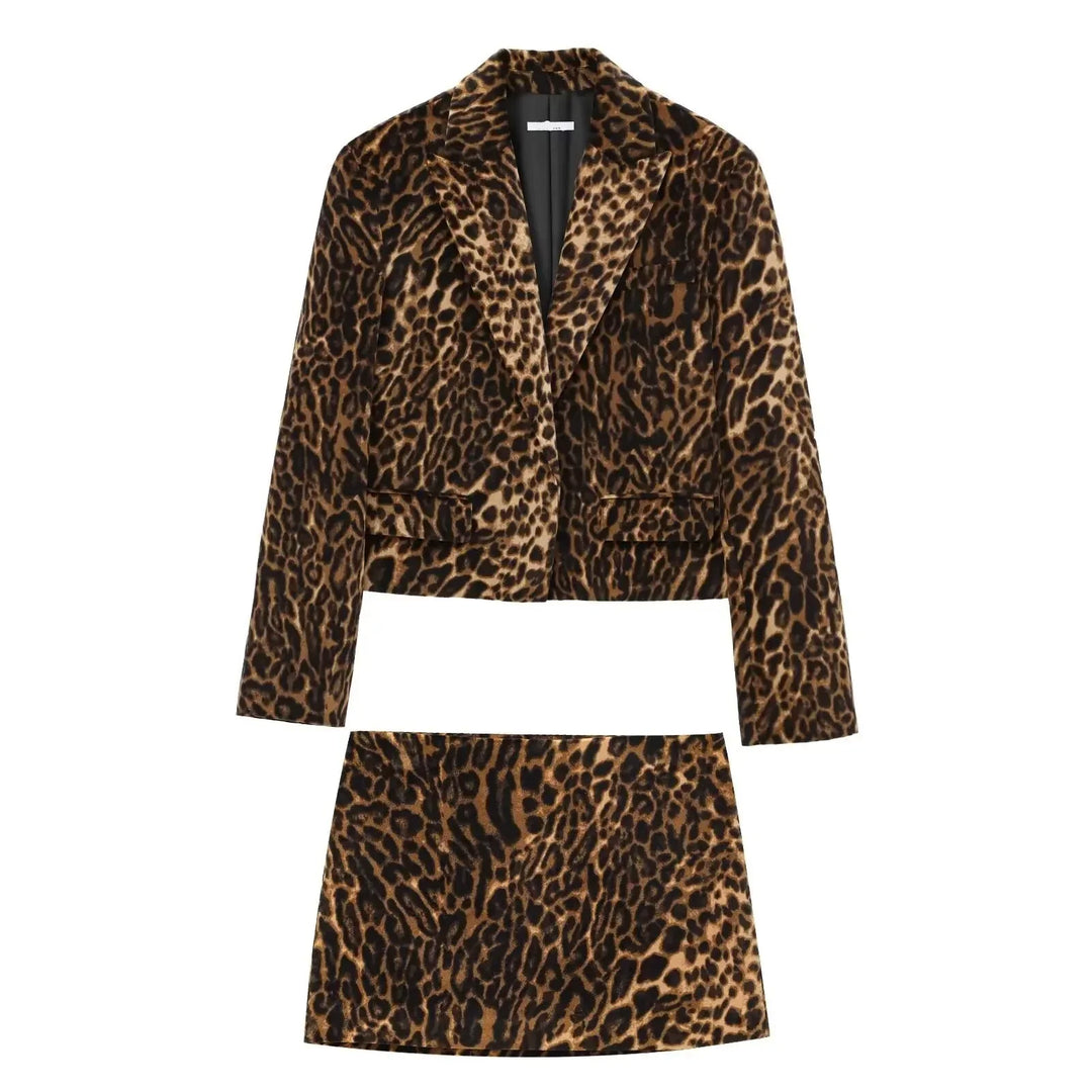 Ensemble femme à motif léopard avec blazer court à revers en pointe et mini-jupe