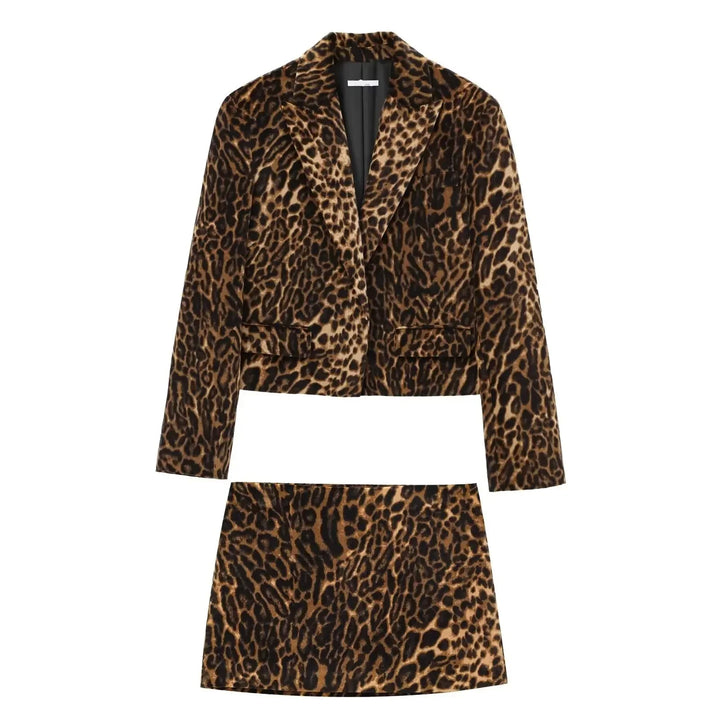Ensemble pour femmes avec blazer cropped à revers en pointe et mini-jupe à motif léopard