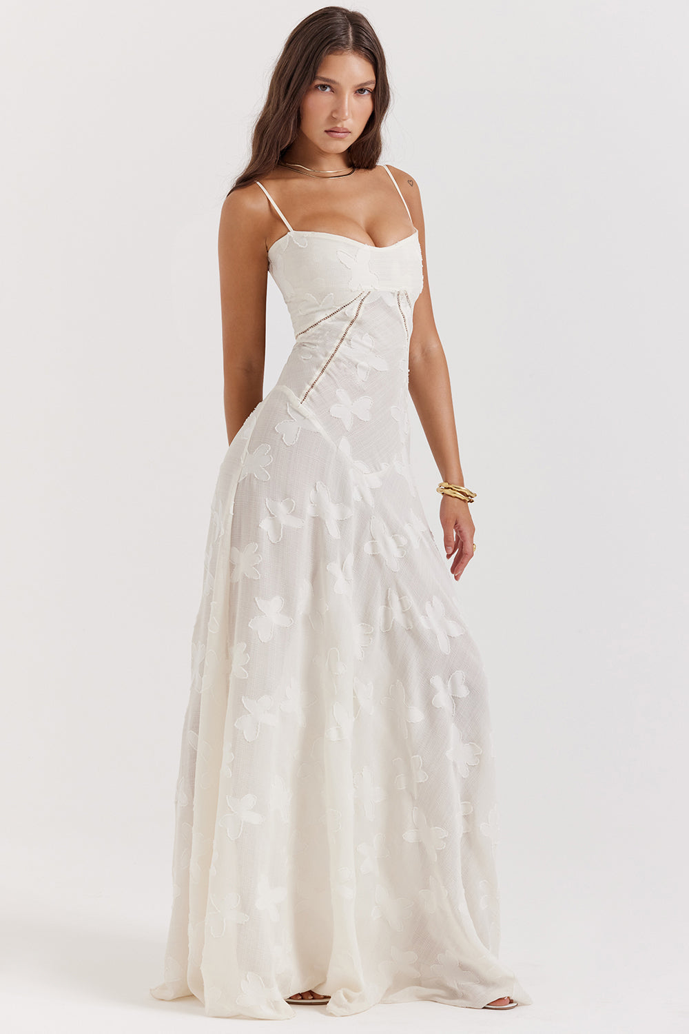 Robe maxi femme avec motifs tissés, bretelles spaghetti, décolleté en cœur et coutures visibles