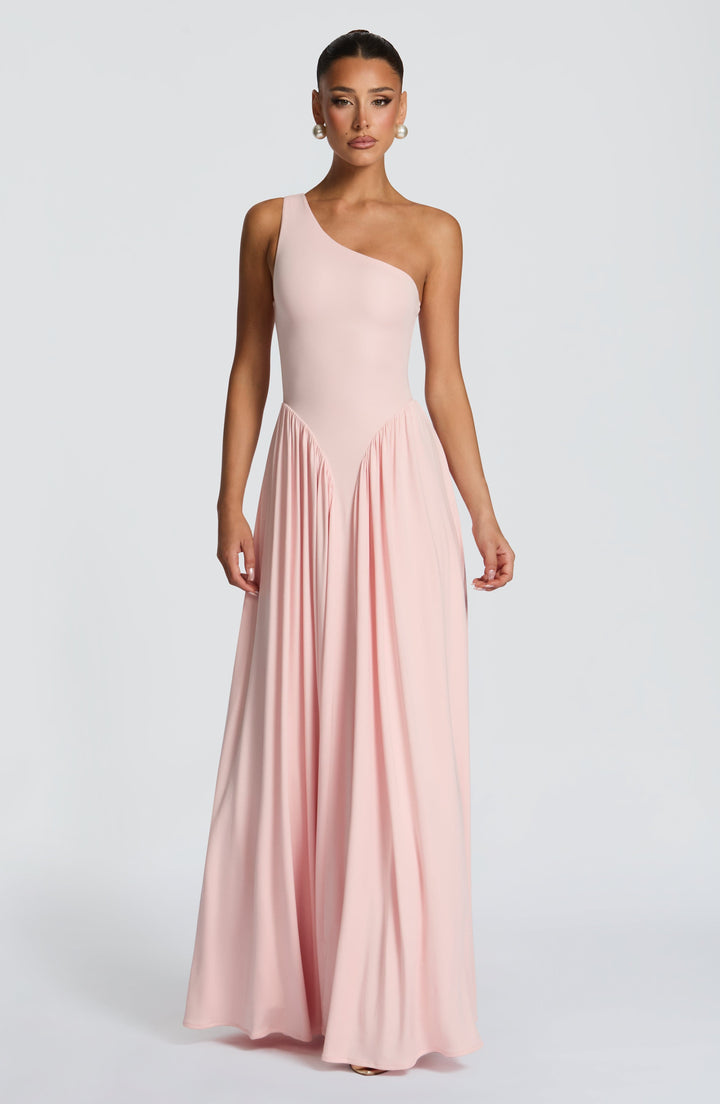 Robe maxi femme avec décolleté asymétrique et panneaux froncés à la taille