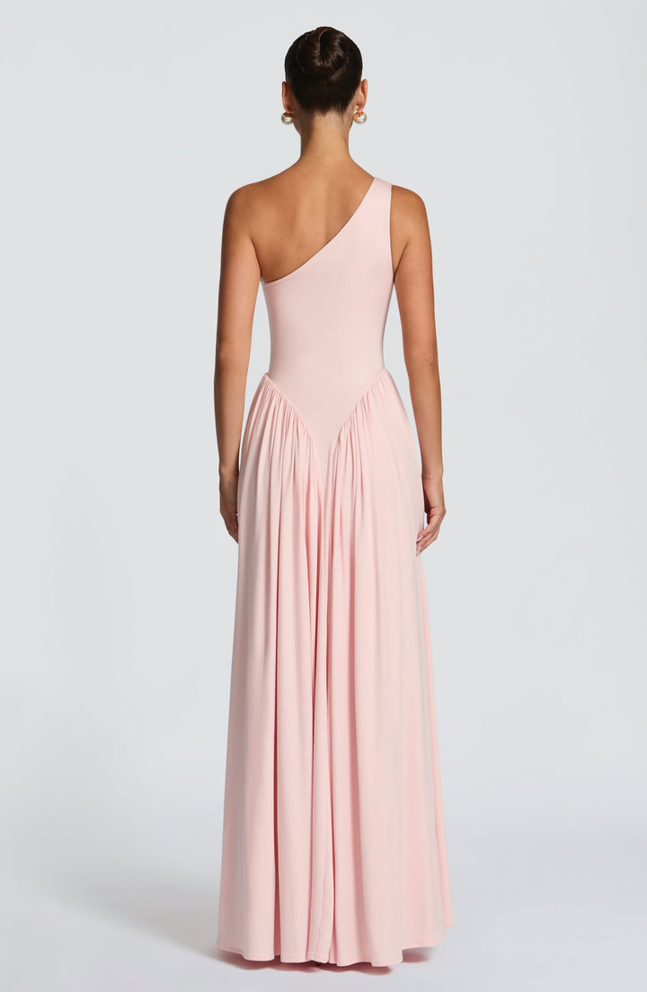Robe maxi femme avec décolleté asymétrique et panneaux froncés à la taille