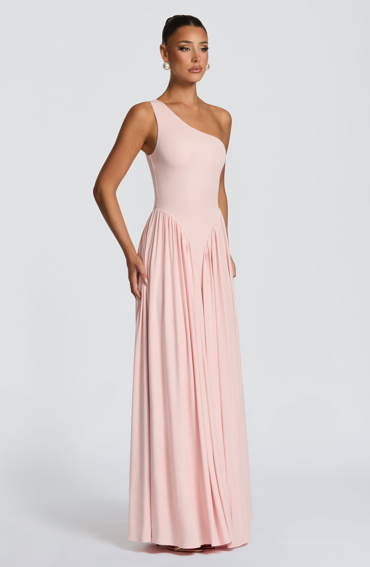 Robe maxi femme avec décolleté asymétrique et panneaux froncés à la taille