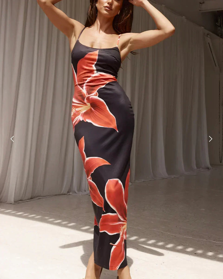 Robe maxi femme avec un grand motif floral, décolleté droit et bretelles spaghetti