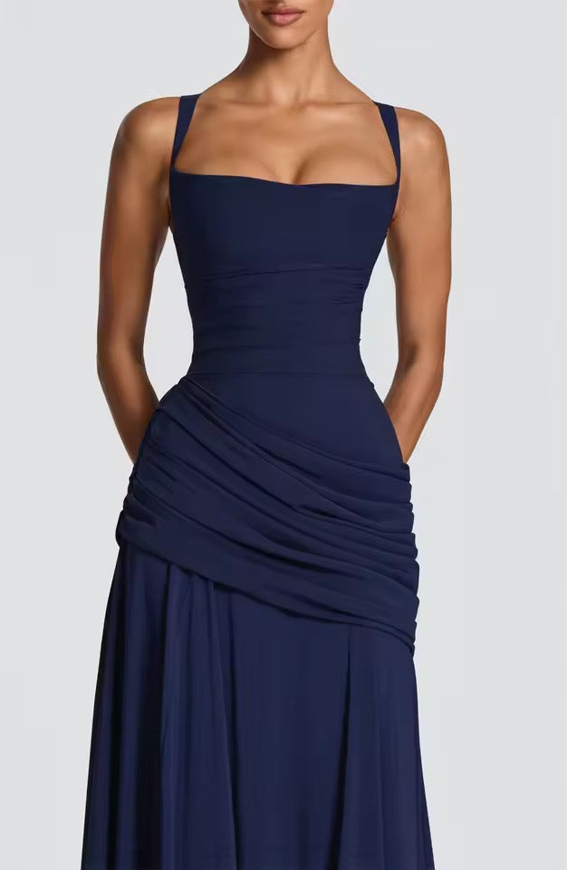 Robe maxi femme avec décolleté en cœur et drapé asymétrique