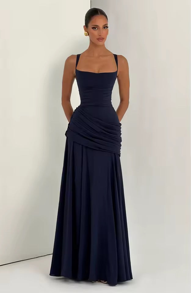 Robe maxi femme avec décolleté en cœur et drapé asymétrique