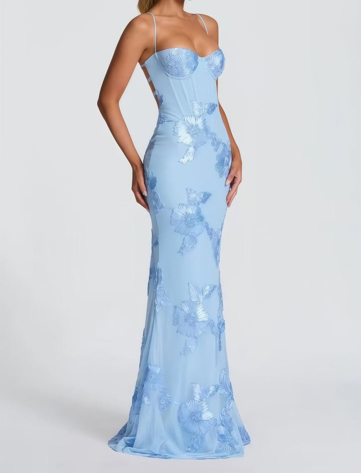 Robe maxi femme avec décolleté en cœur et bretelles spaghetti avec lacets au dos et applications florales