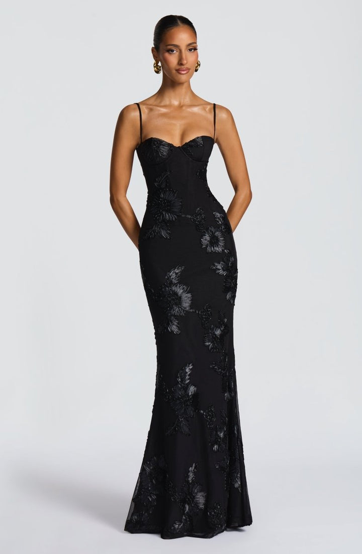 Robe maxi femme avec décolleté en cœur et bretelles spaghetti avec lacets au dos et applications florales