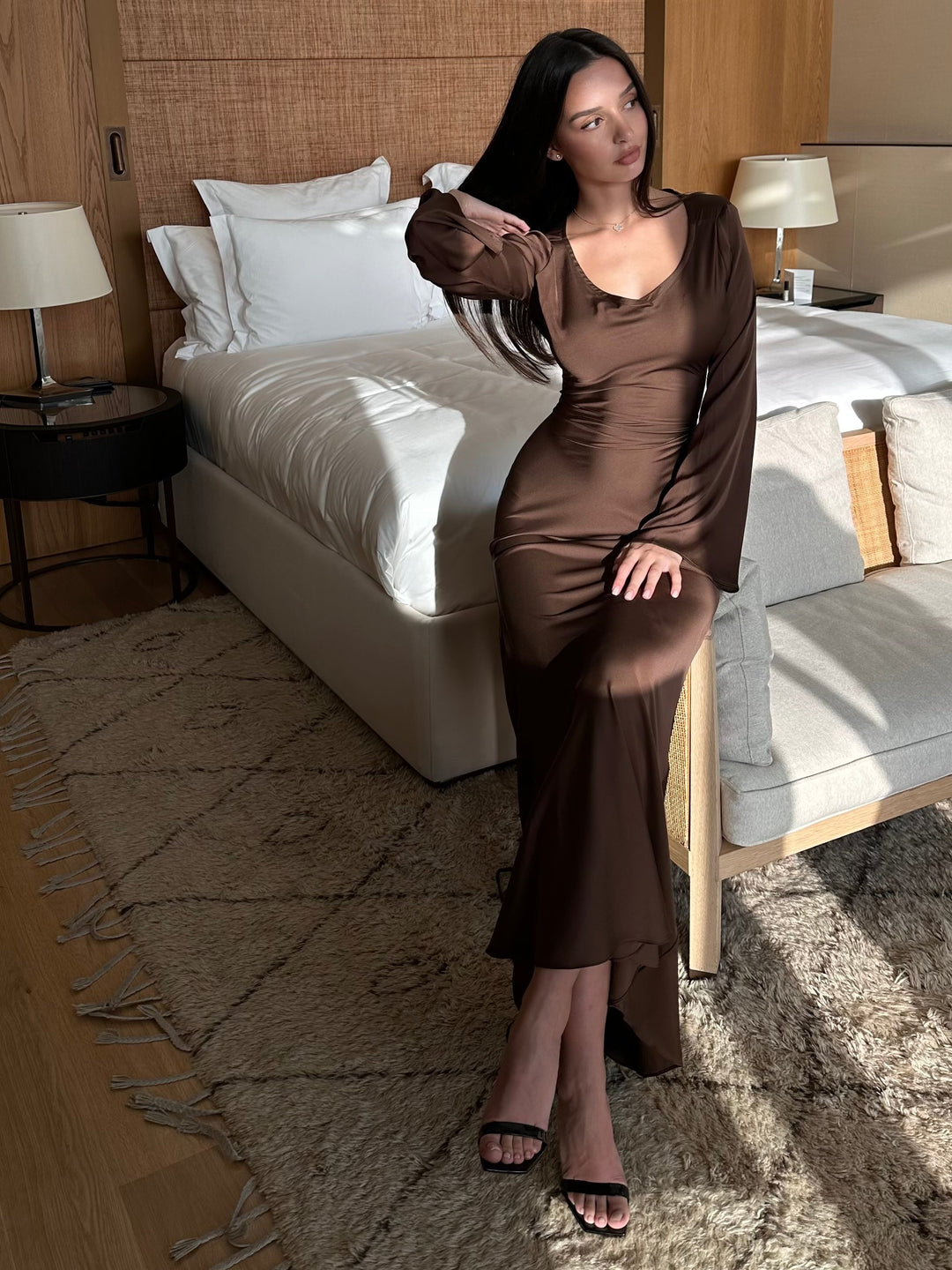 Robe Maxi Femme avec Manches Longues en Cloche, Col Rond et Ceinture à Nouer au Dos
