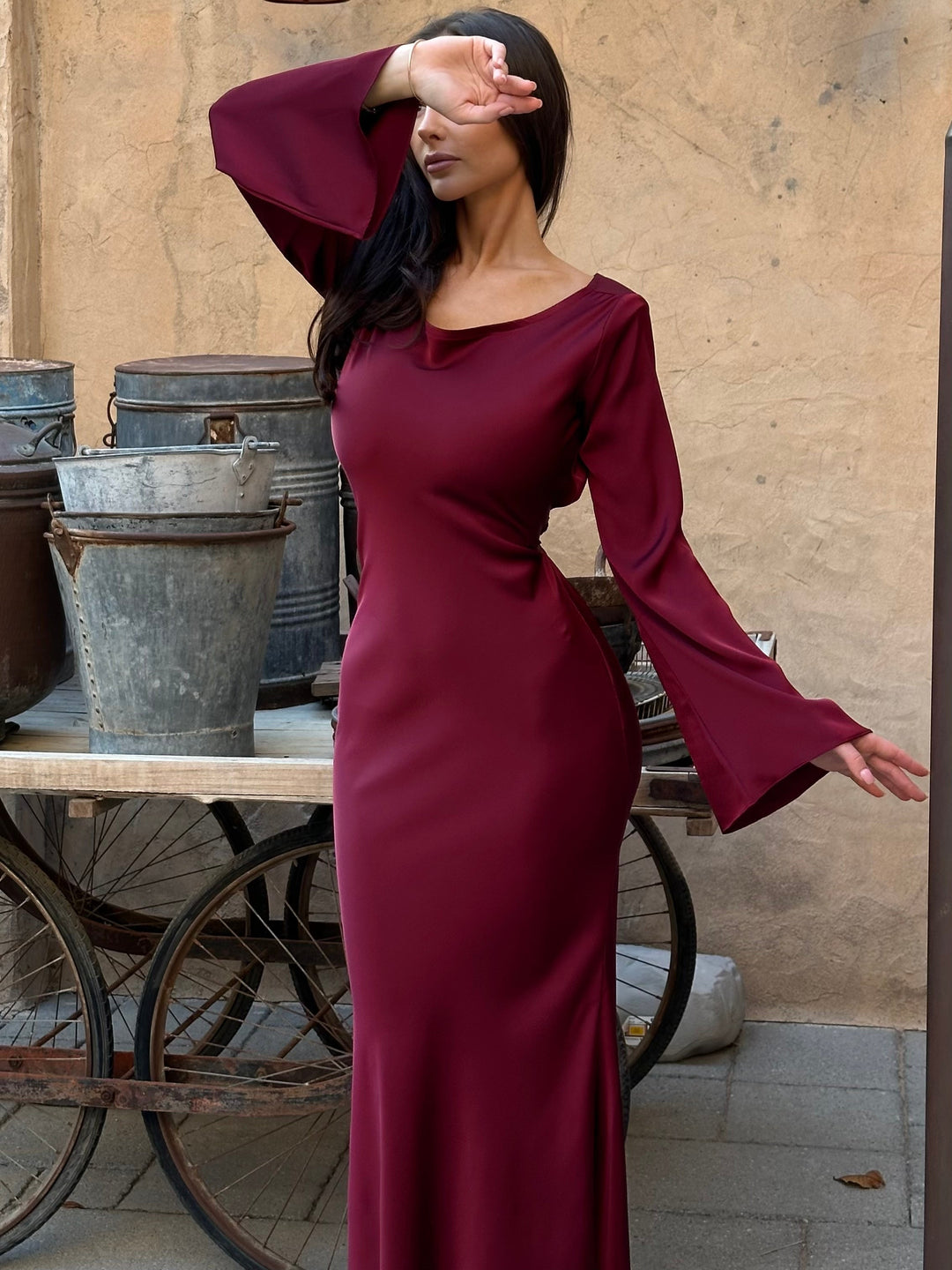 Robe Maxi Femme avec Manches Longues en Cloche, Col Rond et Ceinture à Nouer au Dos